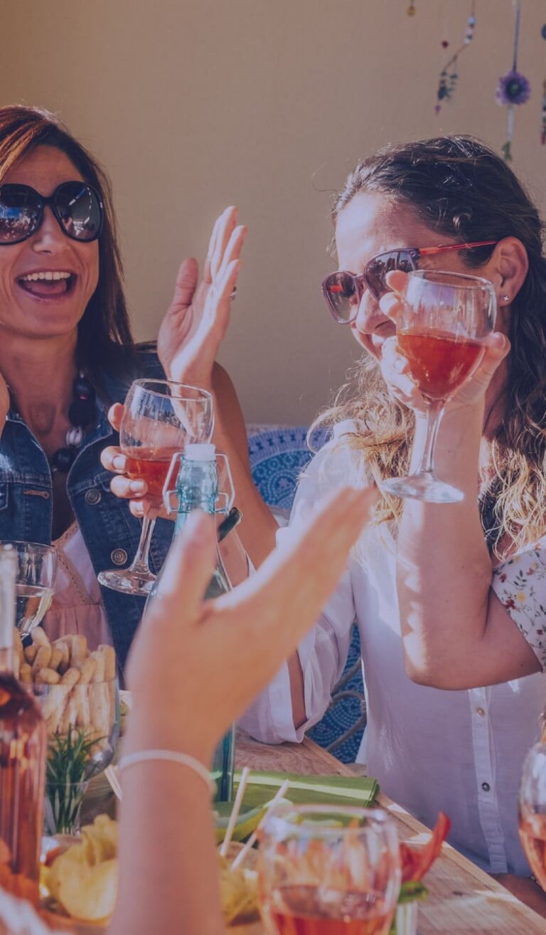 Join Women Traveller Community | Make New Friends | DW Club