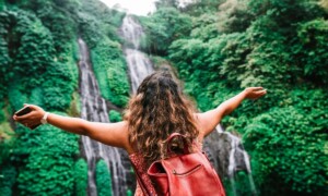 safest places for women to travel alone